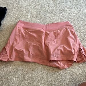 Peach colors lululemon skirt (size 8) perfect condition